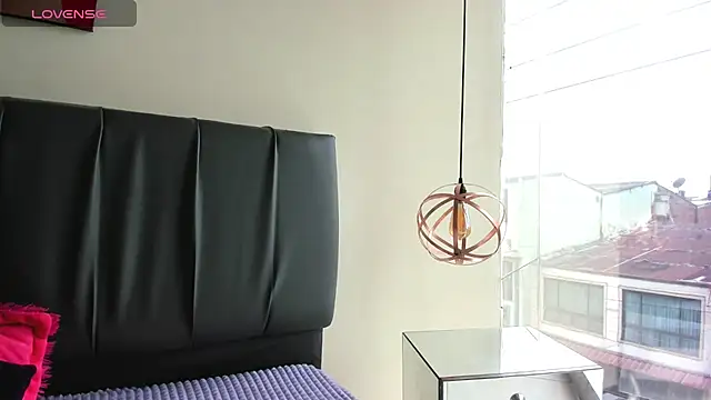 iisabella noa online show from April 15, 2026, 1:59 pm