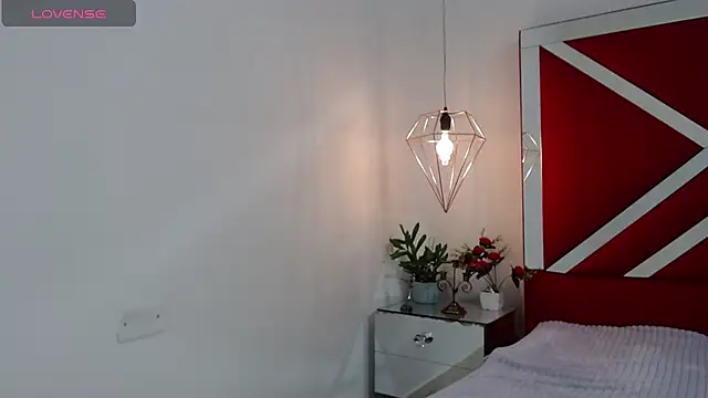 iisabella noa online show from November 7, 2025, 8:02 pm