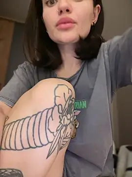 SaraLow online show from March 22, 2026, 1:01 pm