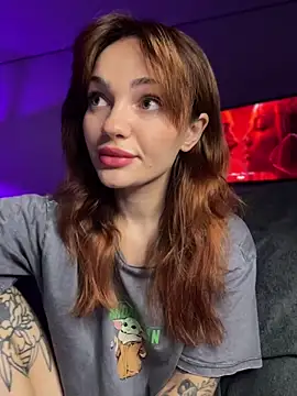 SaraLow online show from December 2, 2025, 1:28 am