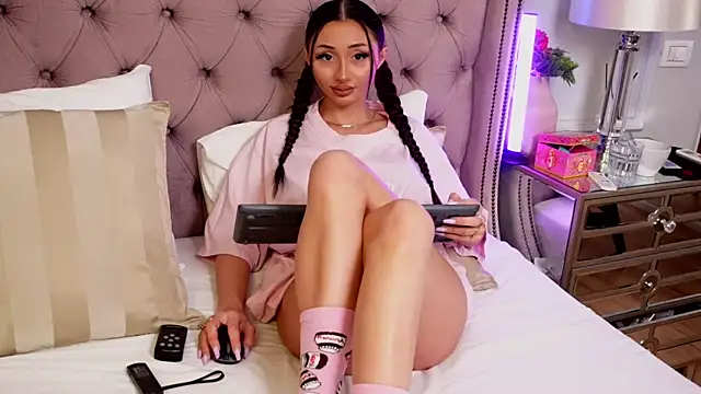 JenniferLovve online show from March 21, 2026, 6:14 am