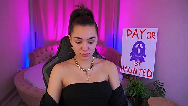 Snapshot of EricaSin chatting on November 2, 2025, 7:02 am EricaSin online show from November 2, 2025, 7:02 am