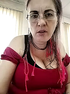 Snapshot of est_82 chatting on September 11, 2025, 9:42 am est 82 online show from September 11, 2025, 9:42 am