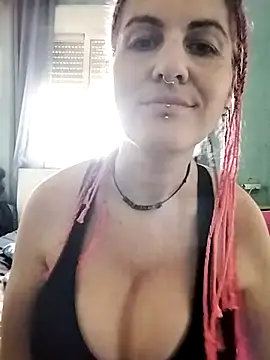 Snapshot of est_82 chatting on October 5, 2025, 3:25 pm est 82 online show from October 5, 2025, 3:25 pm