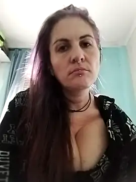 Snapshot of est_82 chatting on September 24, 2025, 4:02 pm est 82 online show from September 24, 2025, 4:02 pm