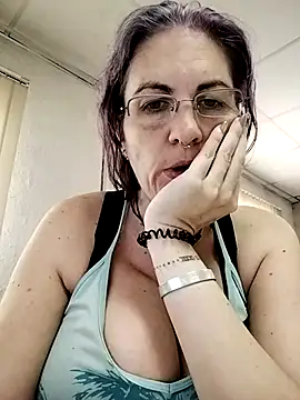 Snapshot of est_82 chatting on September 22, 2025, 7:58 am est 82 online show from September 22, 2025, 7:58 am