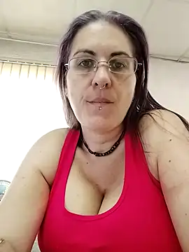 Snapshot of est_82 chatting on September 23, 2025, 9:05 am est 82 online show from September 23, 2025, 9:05 am