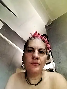 Snapshot of est_82 chatting on October 2, 2025, 9:01 am est 82 online show from October 2, 2025, 9:01 am