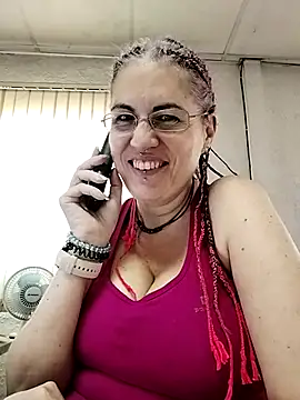 Snapshot of est_82 chatting on October 8, 2025, 8:05 am est 82 online show from October 8, 2025, 8:05 am