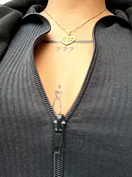 Snapshot of LunaHot_777 chatting on November 8, 2025, 6:33 pm LunaHot 777 online show from November 8, 2025, 6:33 pm