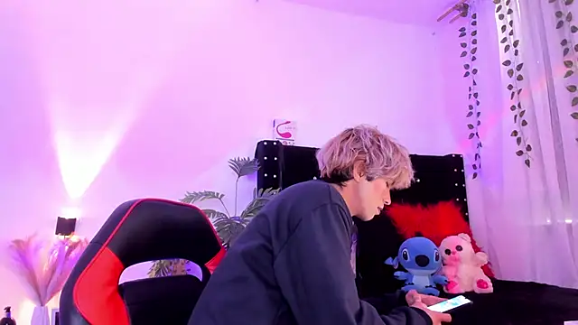 Snapshot of Cooperrosscute233 chatting on February 22, 2026, 9:05 pm Cooperrosscute233 online show from February 22, 2026, 9:05 pm