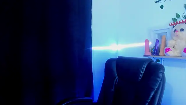 Cooperrosscute233 online show from October 7, 2025, 8:21 pm