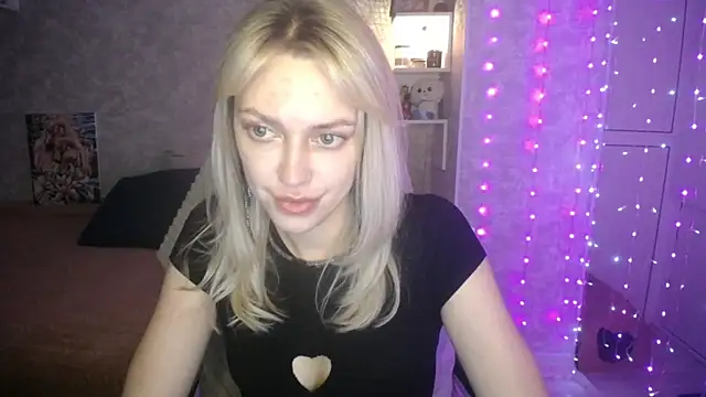 NickyAdamidi online show from October 25, 2025, 5:46 pm