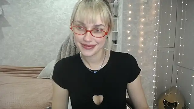 NickyAdamidi online show from September 15, 2025, 4:07 pm