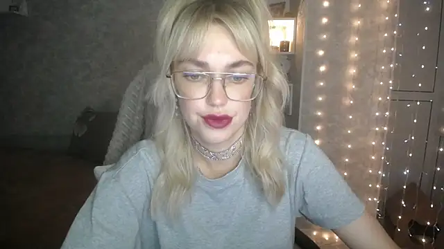 NickyAdamidi online show from October 5, 2025, 3:25 pm