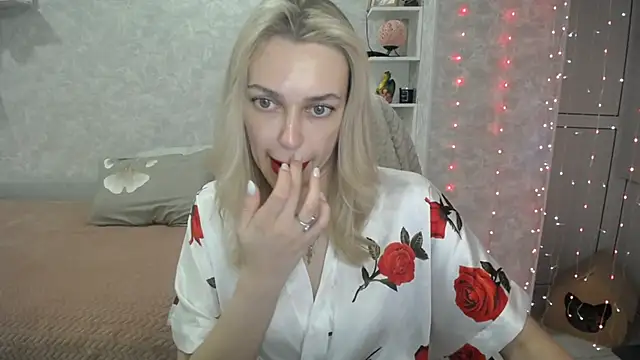 NickyAdamidi online show from September 19, 2025, 4:22 pm