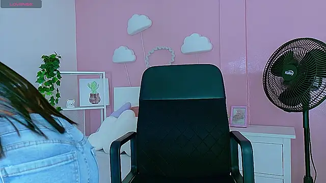 Snapshot of SamaGrey__ chatting on September 19, 2025, 11:36 am SamaGrey online show from September 19, 2025, 11:36 am