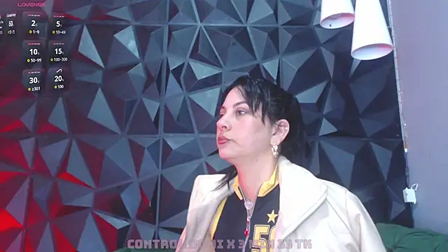 Snapshot of helenasaenz chatting on December 3, 2025, 11:42 am helenasaenz online show from December 3, 2025, 11:42 am