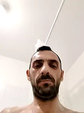 hotmen83 online show from November 26, 2025, 9:04 pm