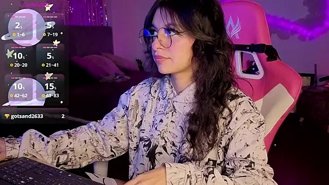 larah uwu online show from March 5, 2026, 7:43 pm