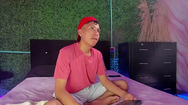 spicy adonhis online show from April 9, 2026, 2:23 pm