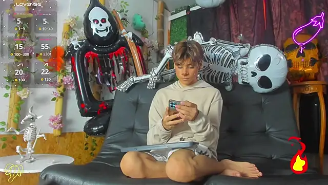 spicy adonhis online show from October 24, 2025, 7:24 pm