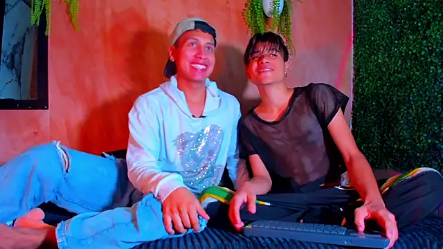 spicy adonhis online show from November 17, 2025, 12:31 pm