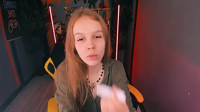 Snapshot of Selen_hells_weet chatting on October 17, 2025, 4:09 pm Selen hells weet online show from October 17, 2025, 4:09 pm
