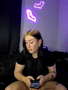 HarleyDemon666 online show from October 19, 2025, 5:10 am