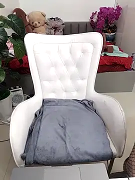 Jess-Thuy online show from December 16, 2025, 2:43 pm