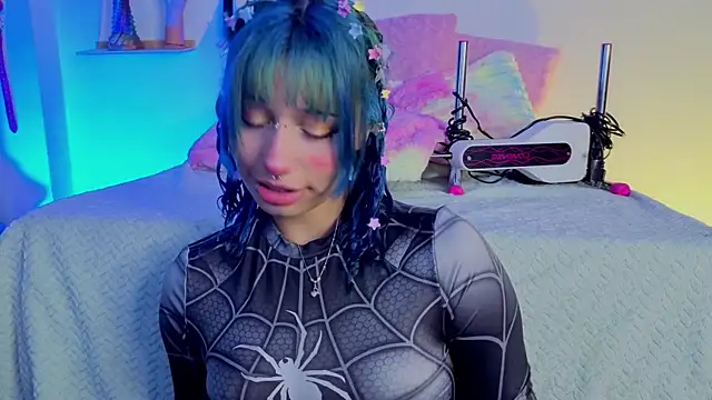 zoelight18 online show from February 12, 2026, 3:28 am