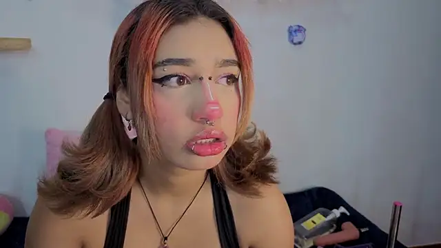 zoelight18 online show from November 2, 2025, 9:25 am