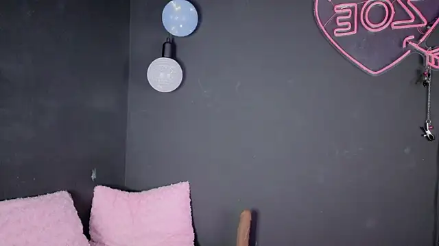 zoelight18 online show from September 30, 2025, 9:26 am