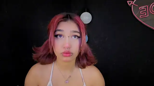 zoelight18 online show from September 26, 2025, 5:25 am