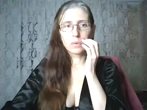 CandiCole online show from December 14, 2025, 4:40 am