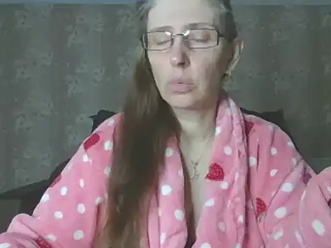 CandiCole online show from April 18, 2026, 6:49 am