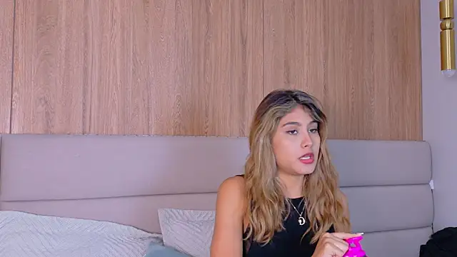 ZoehAngel online show from April 21, 2026, 12:01 pm