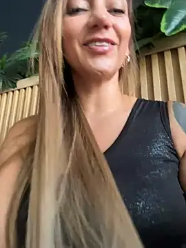 Snapshot of Ninabigtitied chatting on July 15, 2026, 10:17 pm Ninabigtitied online show from July 15, 2026, 10:17 pm