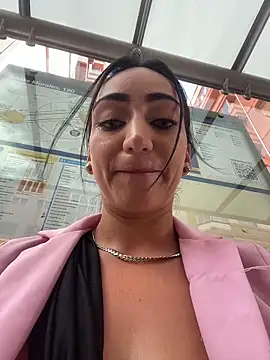 Ninabigtitied online show from December 5, 2025, 12:04 pm