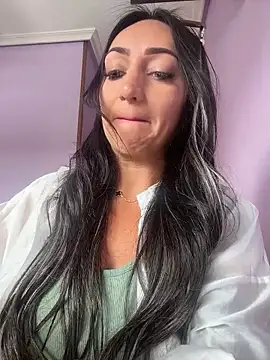 Ninabigtitied online show from November 5, 2025, 11:46 am