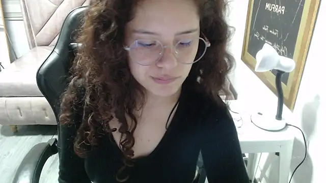 Velvet Moon V online show from November 26, 2025, 1:33 pm