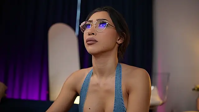 Snapshot of _ChloeLee_ chatting on November 11, 2025, 7:03 am ChloeLee online show from November 11, 2025, 7:03 am