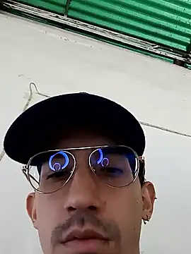 Snapshot of Dilanstrawberry chatting on March 4, 2026, 3:53 pm Dilanstrawberry online show from March 4, 2026, 3:53 pm