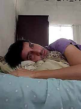 Snapshot of Dilanstrawberry chatting on March 3, 2026, 9:33 pm Dilanstrawberry online show from March 3, 2026, 9:33 pm