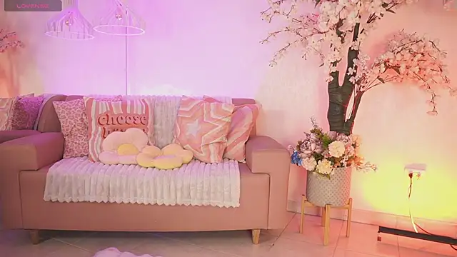 Snapshot of JadeSummerr chatting on November 14, 2025, 11:36 am JadeSummerr online show from November 14, 2025, 11:36 am