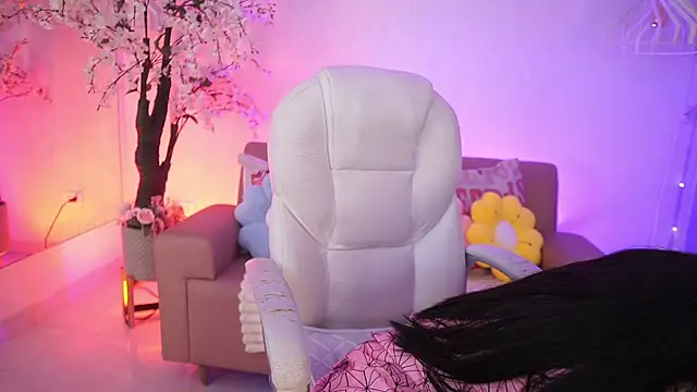 JadeSummerr online show from April 13, 2026, 12:42 pm