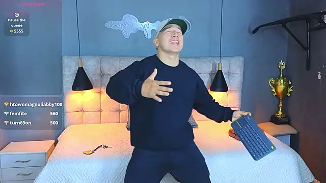 Horny nick18 online show from October 11, 2025, 12:28 pm