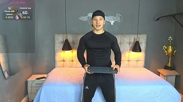 Horny nick18 online show from September 12, 2025, 1:22 pm