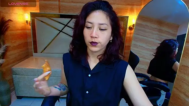 Snapshot of valentina_r_ chatting on December 4, 2025, 12:48 pm valentina r online show from December 4, 2025, 12:48 pm