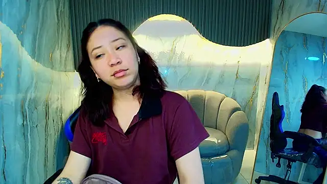 Snapshot of valentina_r_ chatting on December 18, 2025, 3:11 am valentina r online show from December 18, 2025, 3:11 am